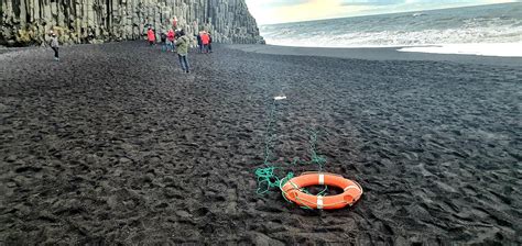 reynisfjara beach tourist dies.